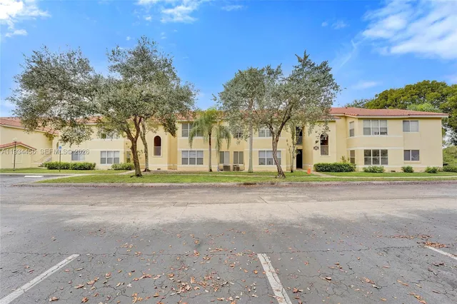 $2,275 | 457 Vista Isles Drive, Unit 2112, Sunrise, FL 33325