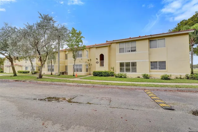 $2,275 | 457 Vista Isles Drive, Unit 2112, Sunrise, FL 33325