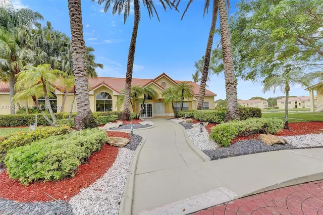 $2,275 | 457 Vista Isles Drive, Unit 2112, Sunrise, FL 33325