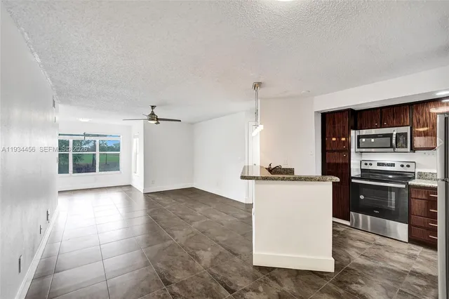 $2,275 | 457 Vista Isles Drive, Unit 2112, Sunrise, FL 33325