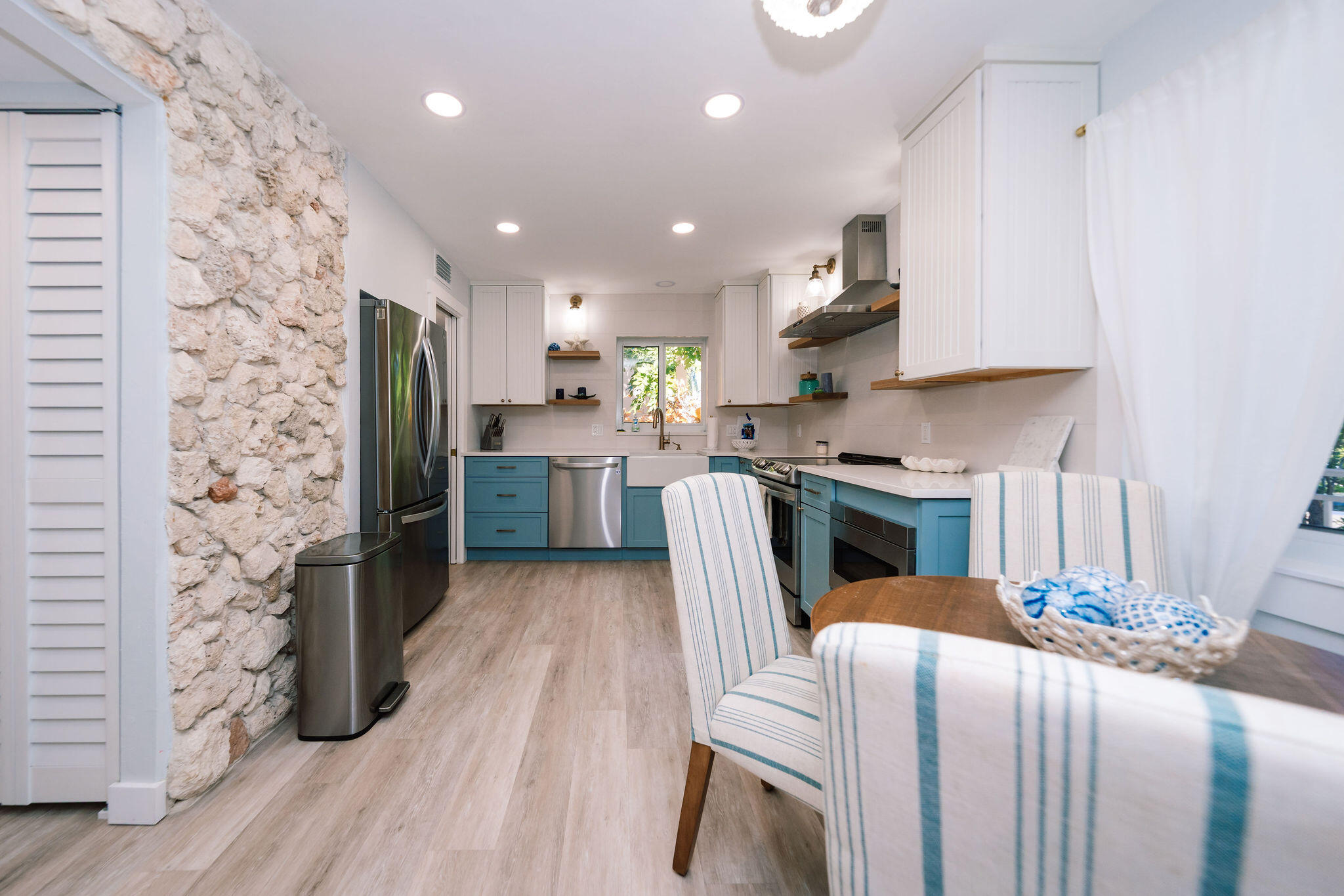 1022 Dove Road Key Largo, FL 33037 - Photo 29 of 62 Dining Area