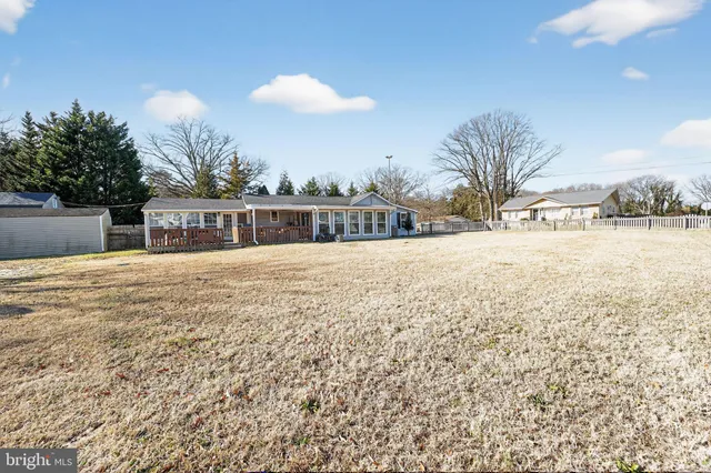 a view of a house with swimming pool and yard