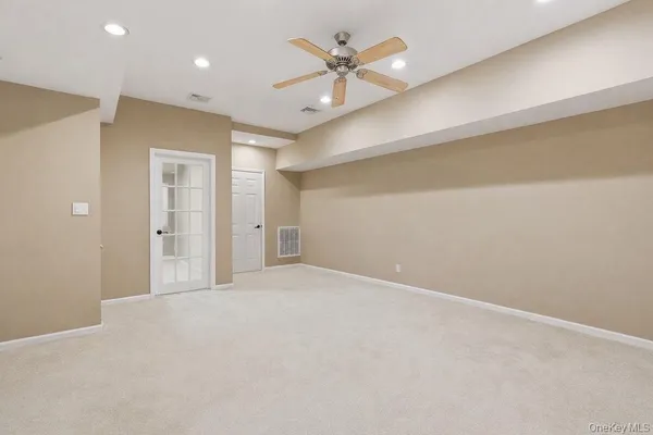 an empty room with fan and a ceiling fan