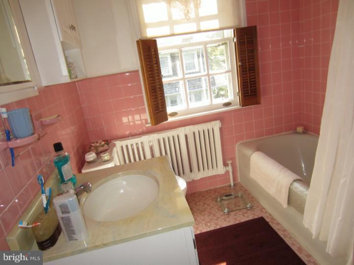 107 Simpson Road Ardmore, PA 19003 - Photo 12 of 14 Bathroom