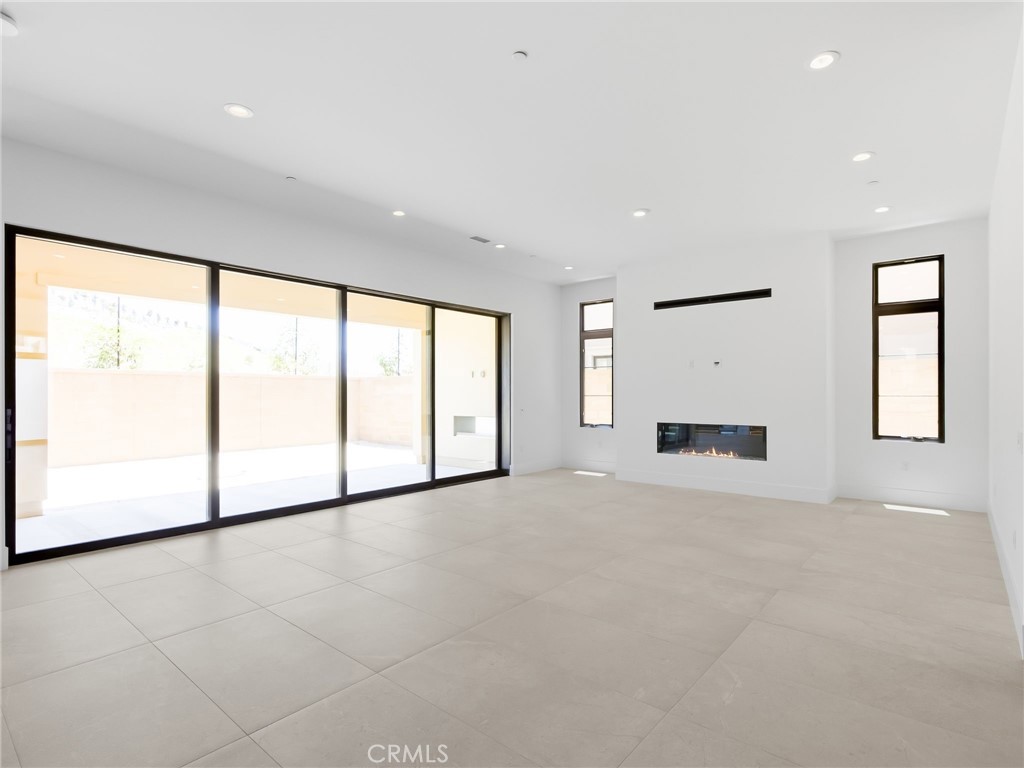 454 Ridgecrest Irvine, CA 92602 - Photo 11 of 46 Living Room
