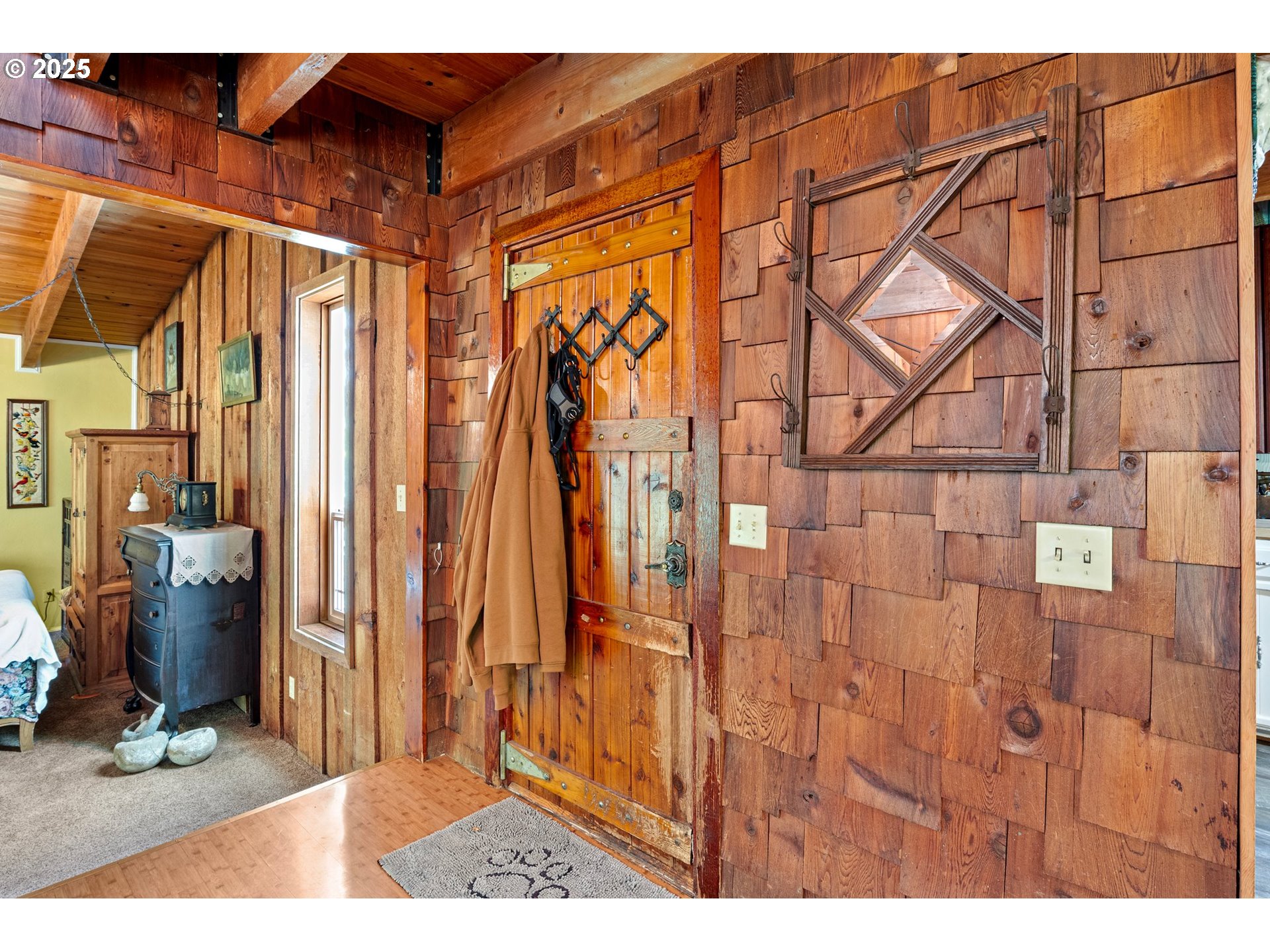 38350 McKenzie Highway Springfield, OR 97478 - Photo 10 of 34 Entrance/Foyer