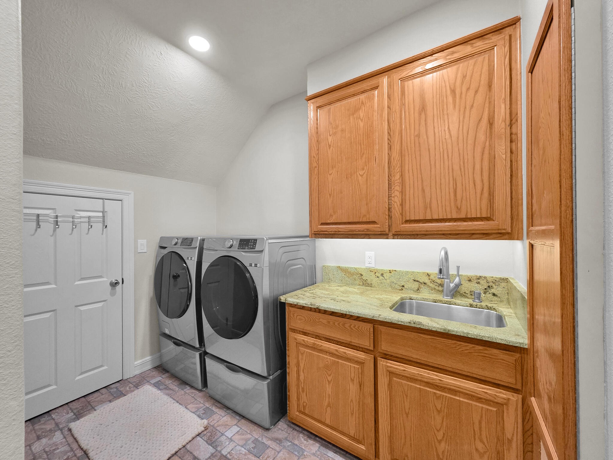 425 Island Way Port Arthur, TX 77640 - Photo 21 of 49 a utility room with sink dryer and washer