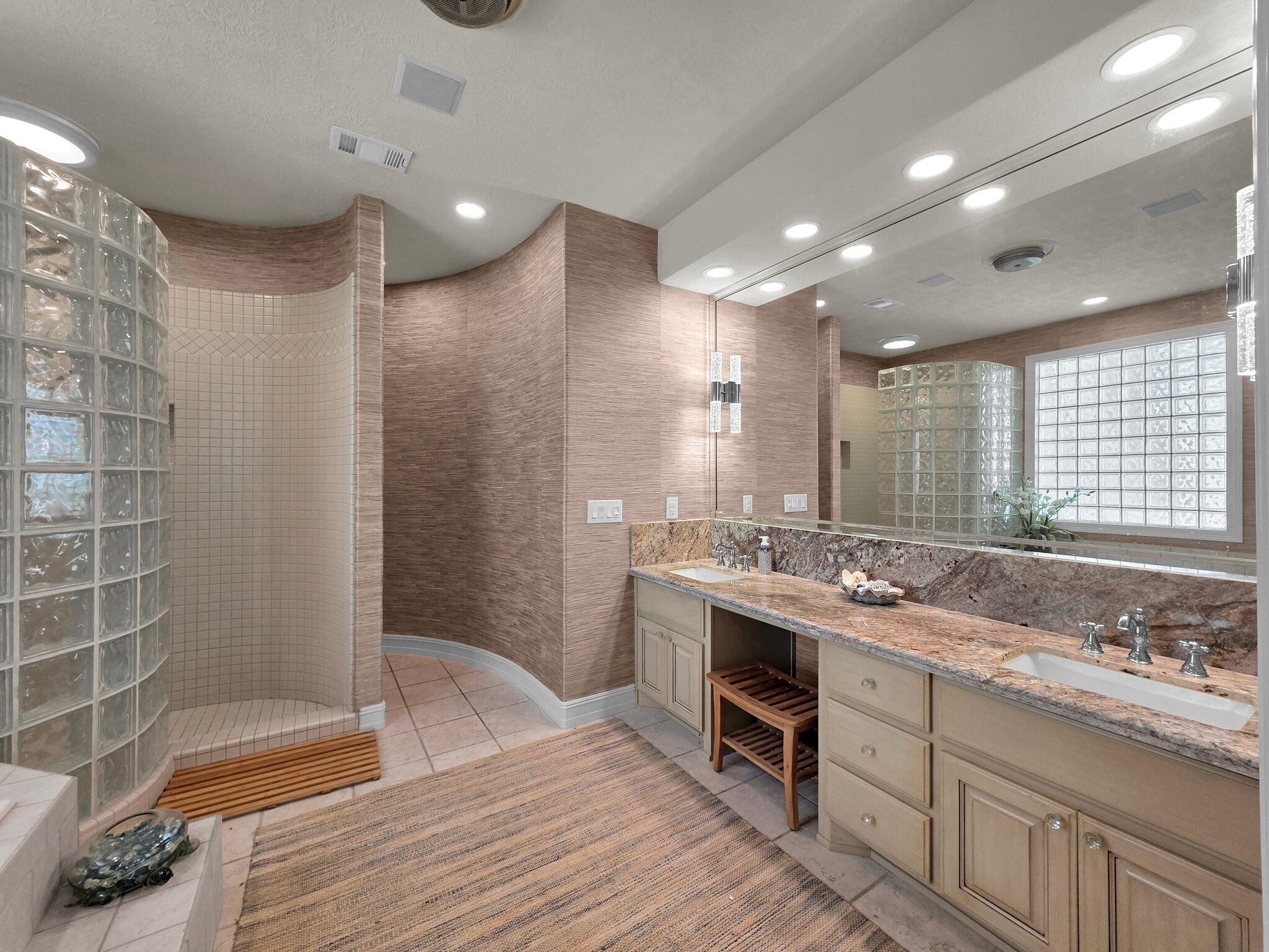 425 Island Way Port Arthur, TX 77640 - Photo 31 of 49 2nd-Master bath