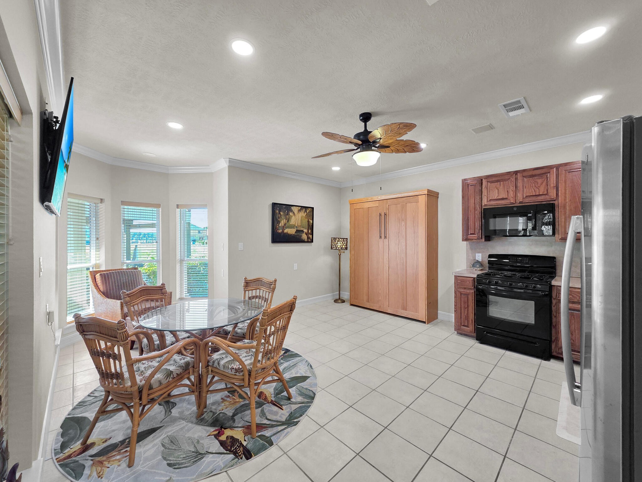 425 Island Way Port Arthur, TX 77640 - Photo 36 of 49 Efficiency apartment