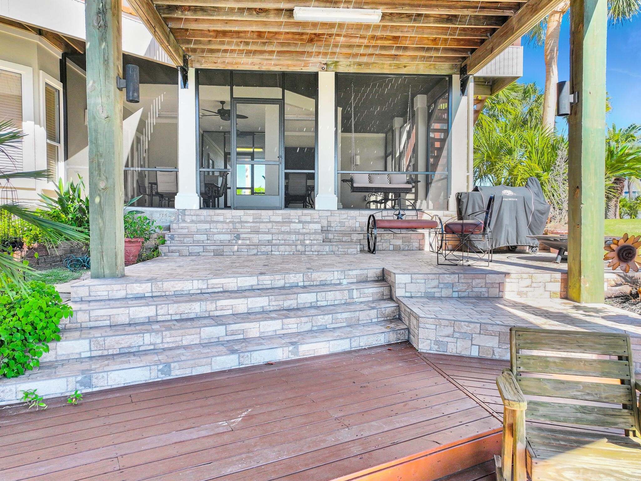 425 Island Way Port Arthur, TX 77640 - Photo 40 of 49 Waterfront back entrance