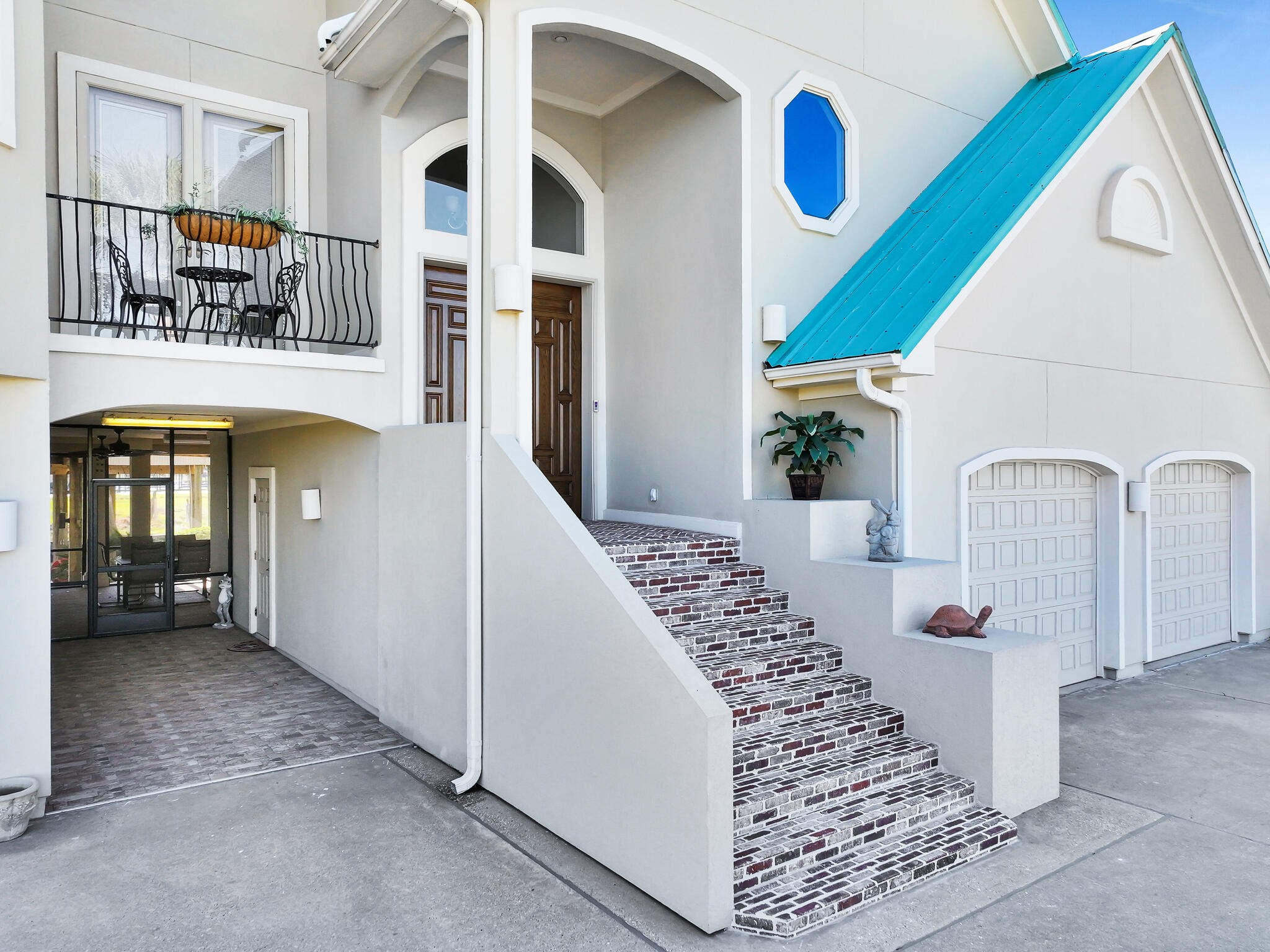425 Island Way Port Arthur, TX 77640 - Photo 7 of 49 a view of living room kitchen and entryway