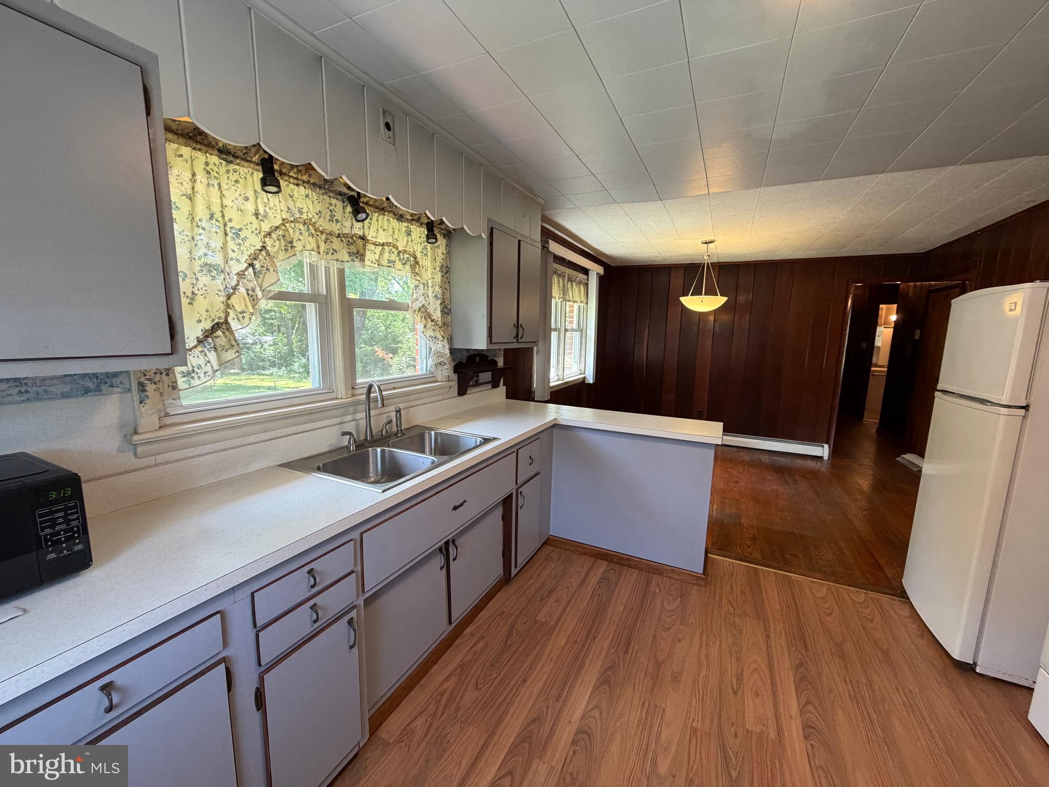 433 Juliustown Pemberton Road Juliustown, NJ 08022 - Photo 4 of 26 open kitchen/din rm combo