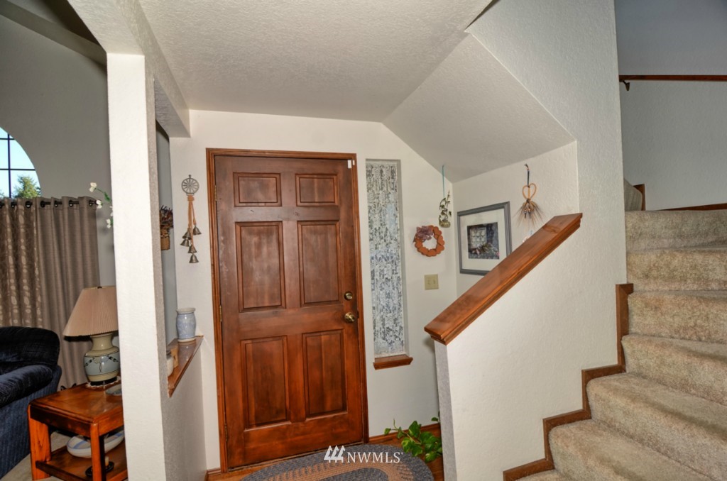 1121 South 23rd Street Renton, WA 98055 - Photo 2 of 20
