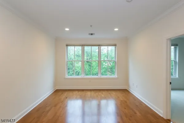 $4,095 | 545 Morris Avenue, Unit 219, Summit, NJ 07901