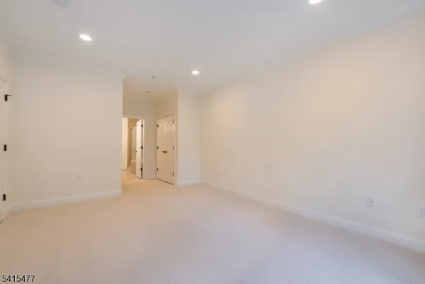 $4,095 | 545 Morris Avenue, Unit 219, Summit, NJ 07901