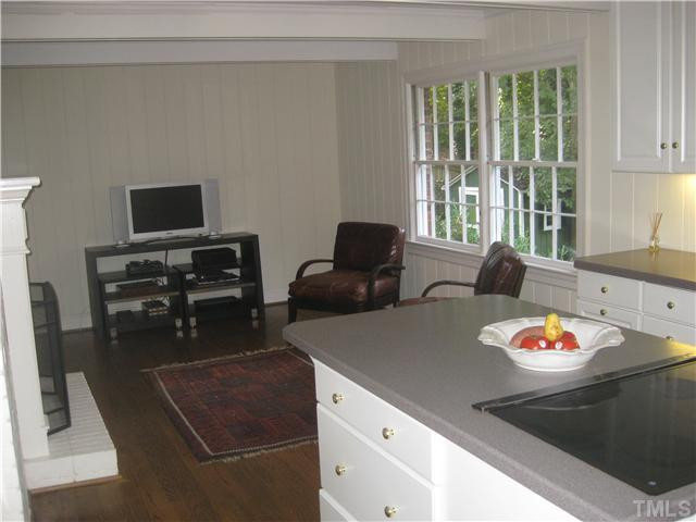 2711 Lakeview Drive Raleigh, NC 27608 - Photo 8 of 9 Breakfast Area