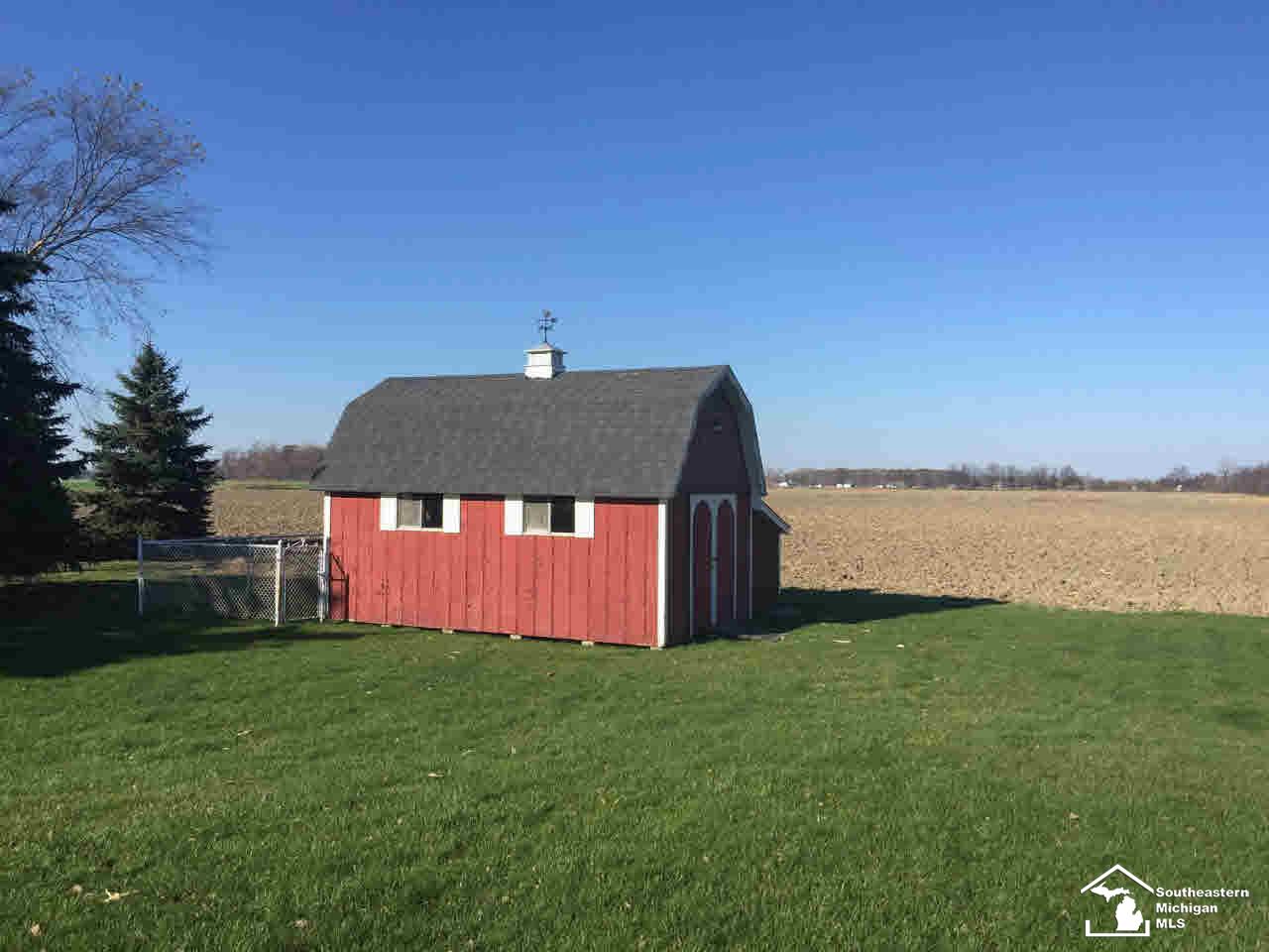 3924 Scofield Carleton Road Carleton, MI 48117 - Photo 17 of 23 Barn