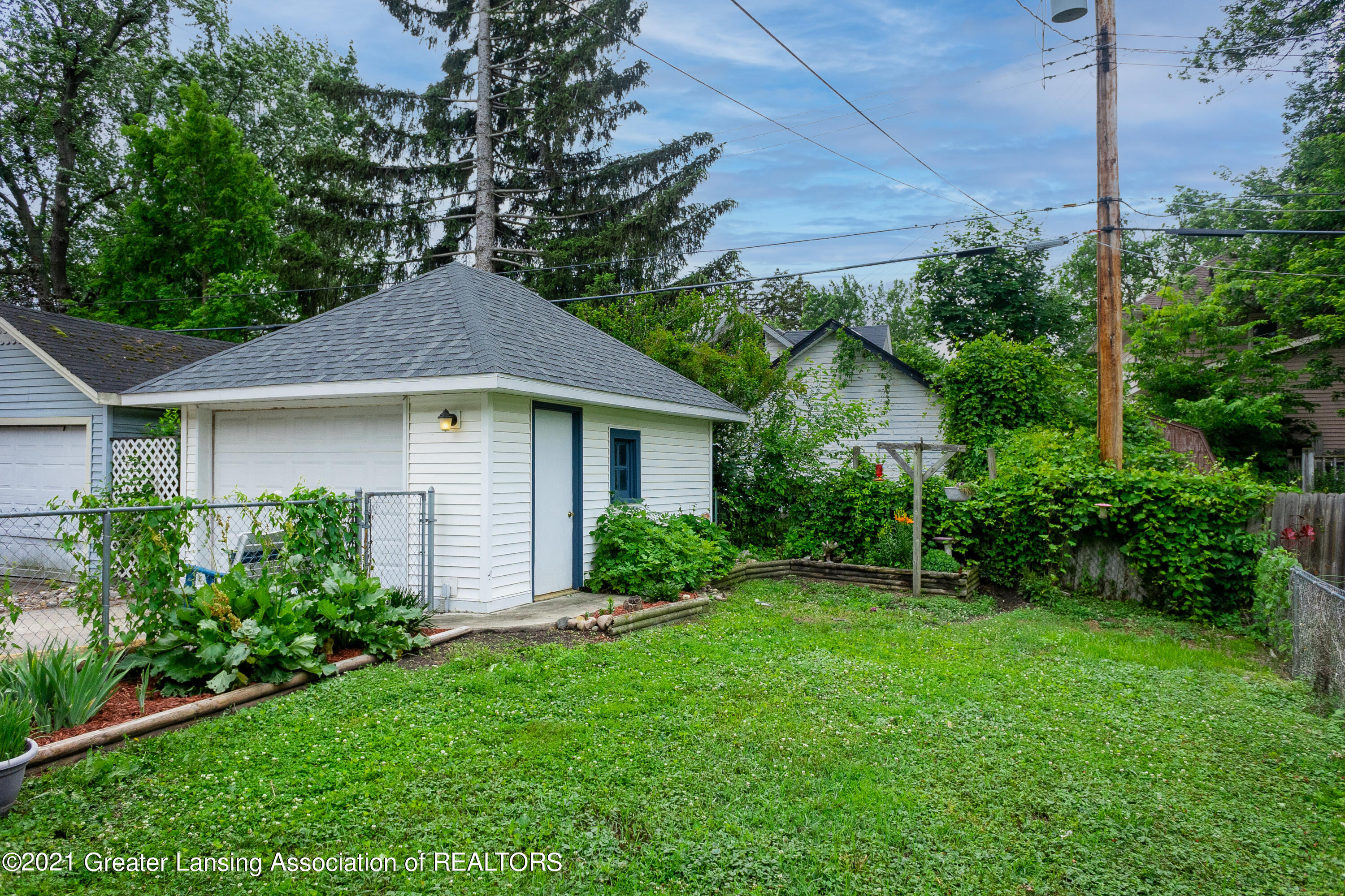 2312 Strathmore RD Lansing MI-105