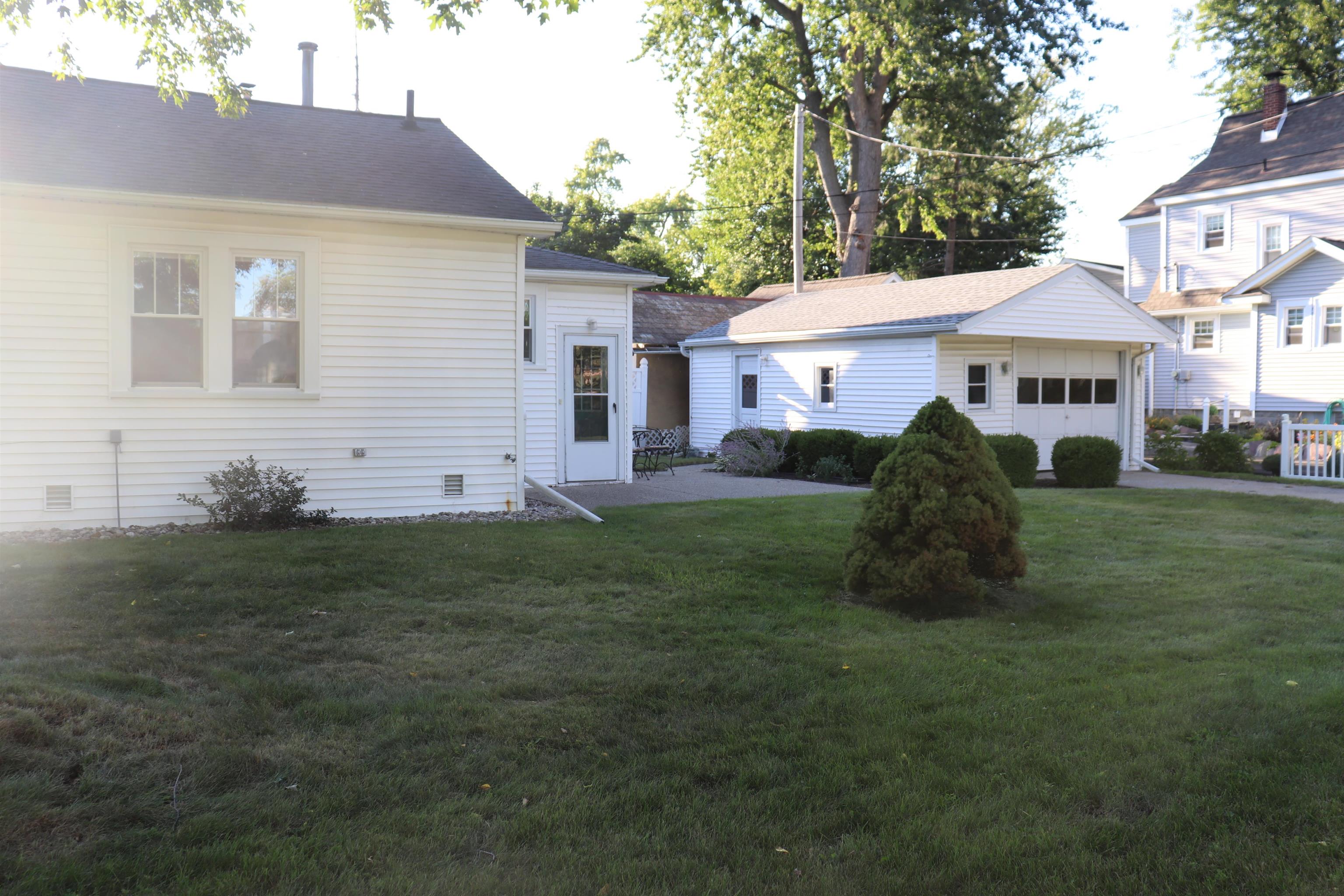 2409 Fairview Avenue Bay City, MI 48708 - Photo 4 of 25