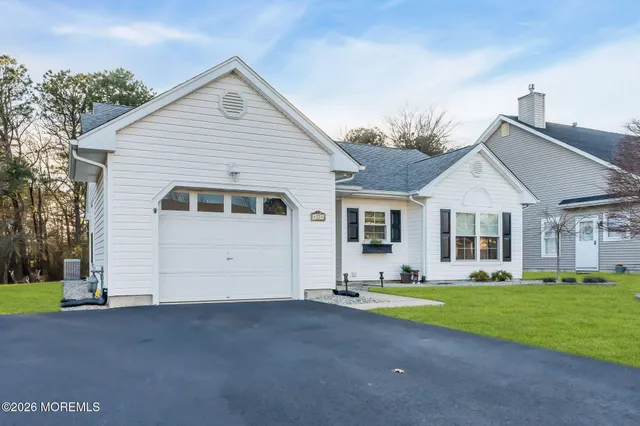 $529,000 | 27 Molly Lane, Brick, NJ 08723