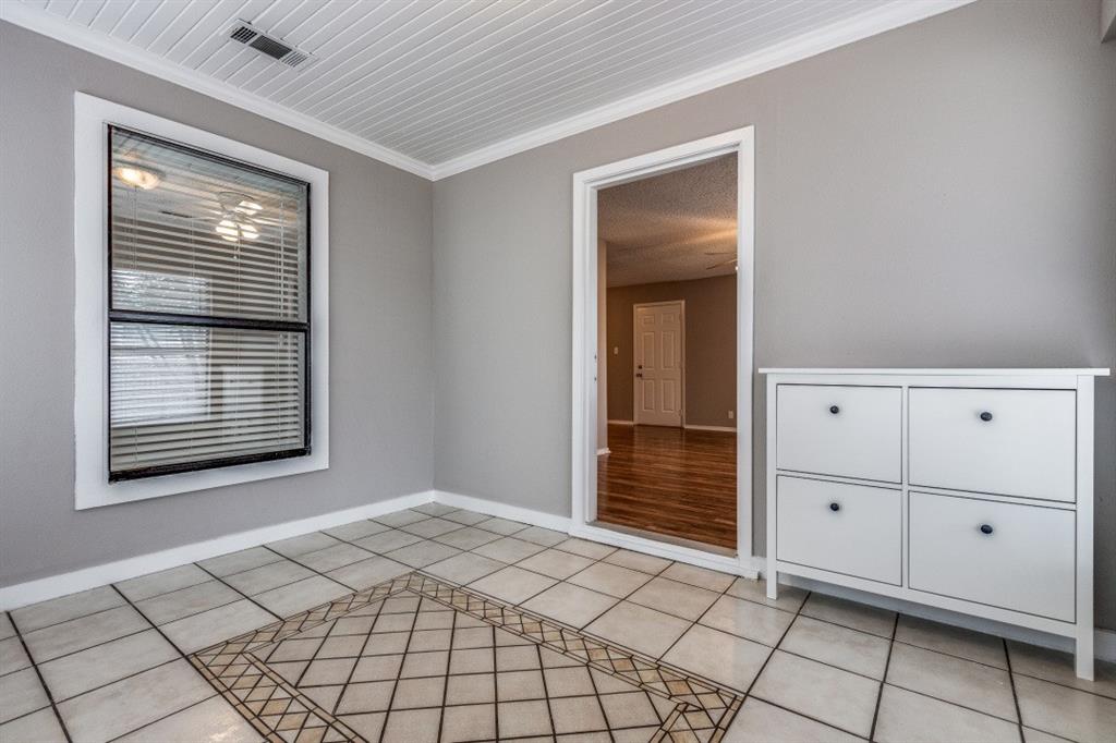 312 Mockingbird Lane Denton, TX 76209 - Photo 5 of 25 Ceramic tile entry.
