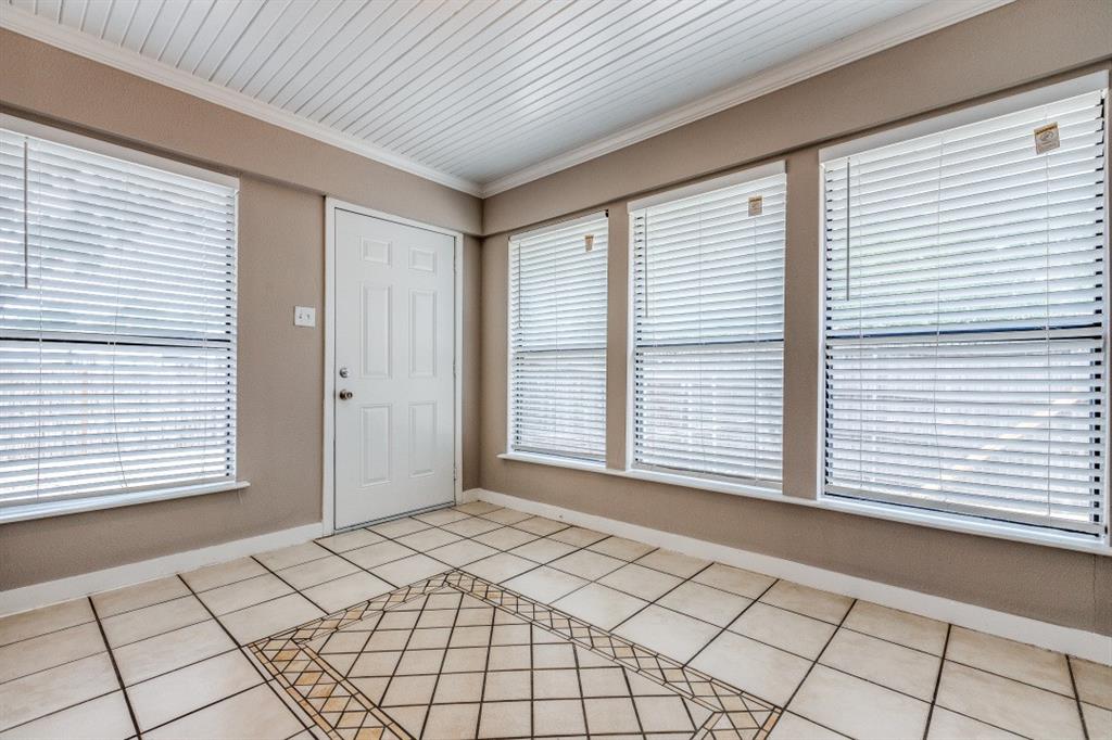 312 Mockingbird Lane Denton, TX 76209 - Photo 6 of 25 View of living area