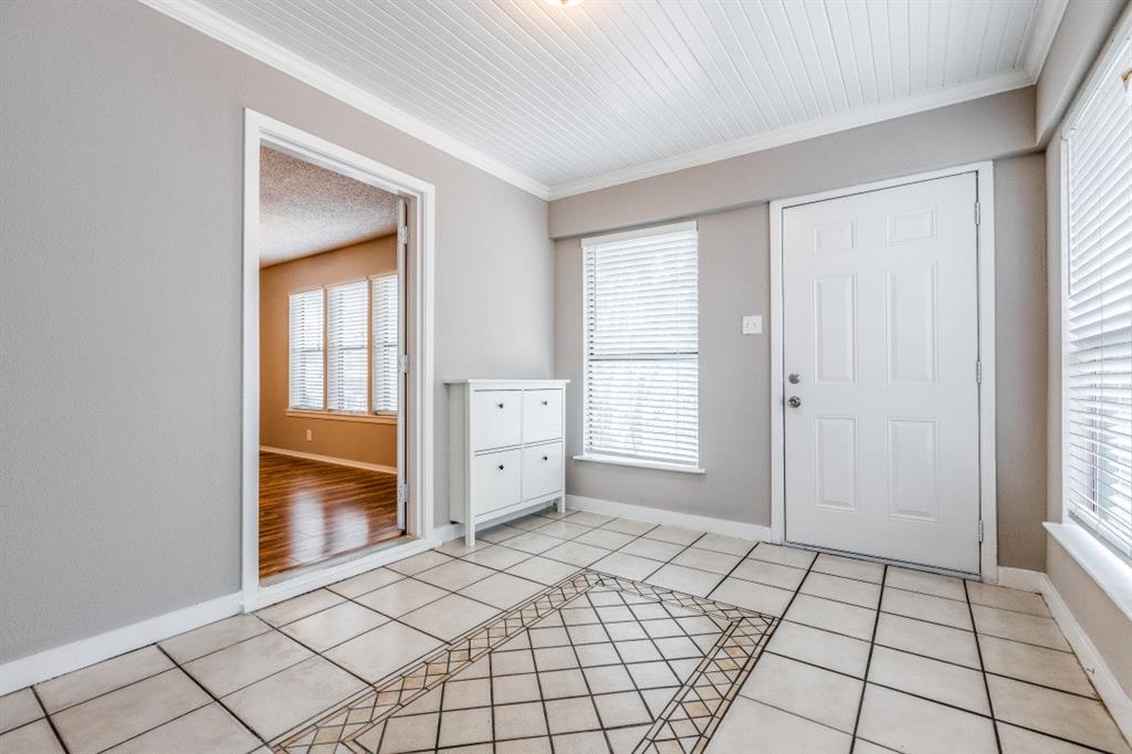 312 Mockingbird Lane Denton, TX 76209 - Photo 7 of 25 Ceramic tile entryway.