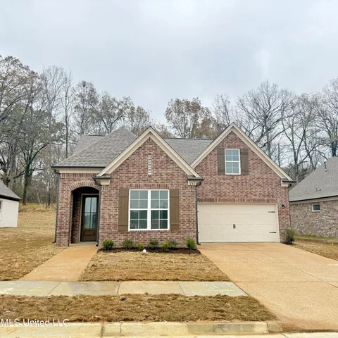 $388,900 | 636 Tallahatchie Street, Nesbit, MS 38651