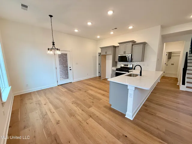 $388,900 | 636 Tallahatchie Street, Nesbit, MS 38651