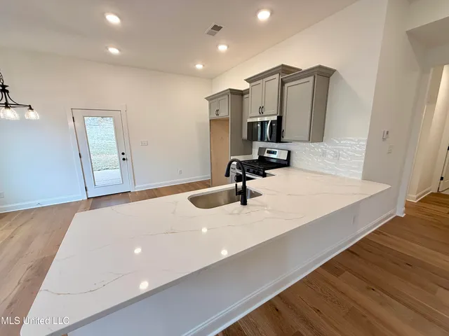 $388,900 | 636 Tallahatchie Street, Nesbit, MS 38651