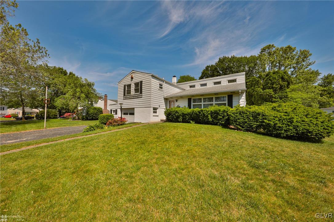 2606 Nottingham Road Bethlehem, PA 18017 - Photo 2 of 39 Gallery Image 2