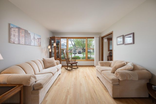 $390,000 | 734 Eastchester Road, Wheeling, IL 60090