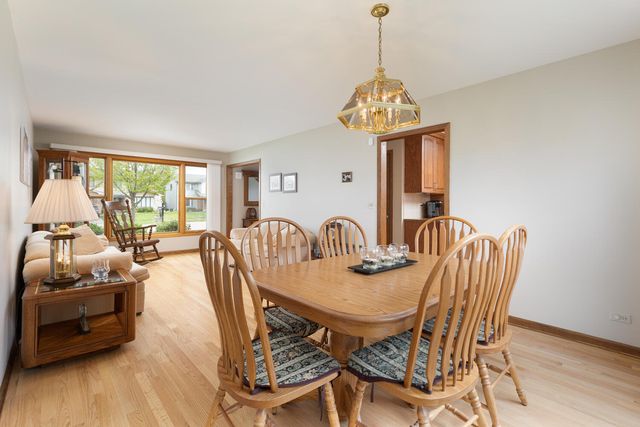 $390,000 | 734 Eastchester Road, Wheeling, IL 60090