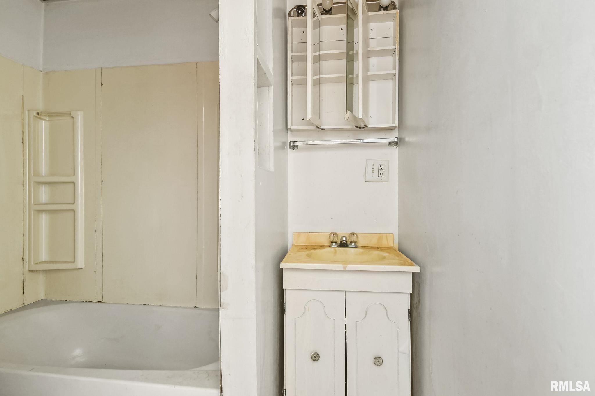 913 South 8th Street Springfield, IL 62703 - Photo 14 of 39