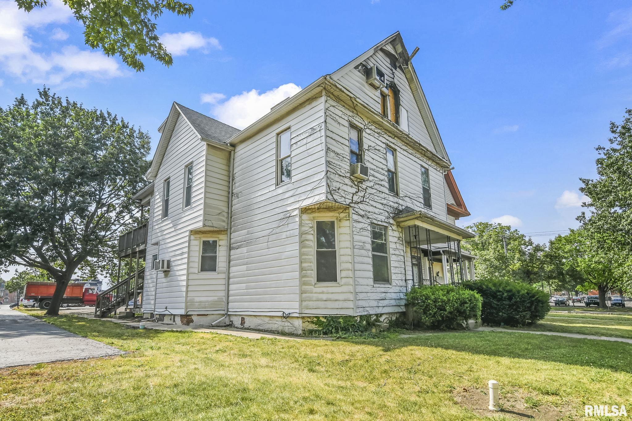 913 South 8th Street Springfield, IL 62703 - Photo 2 of 39