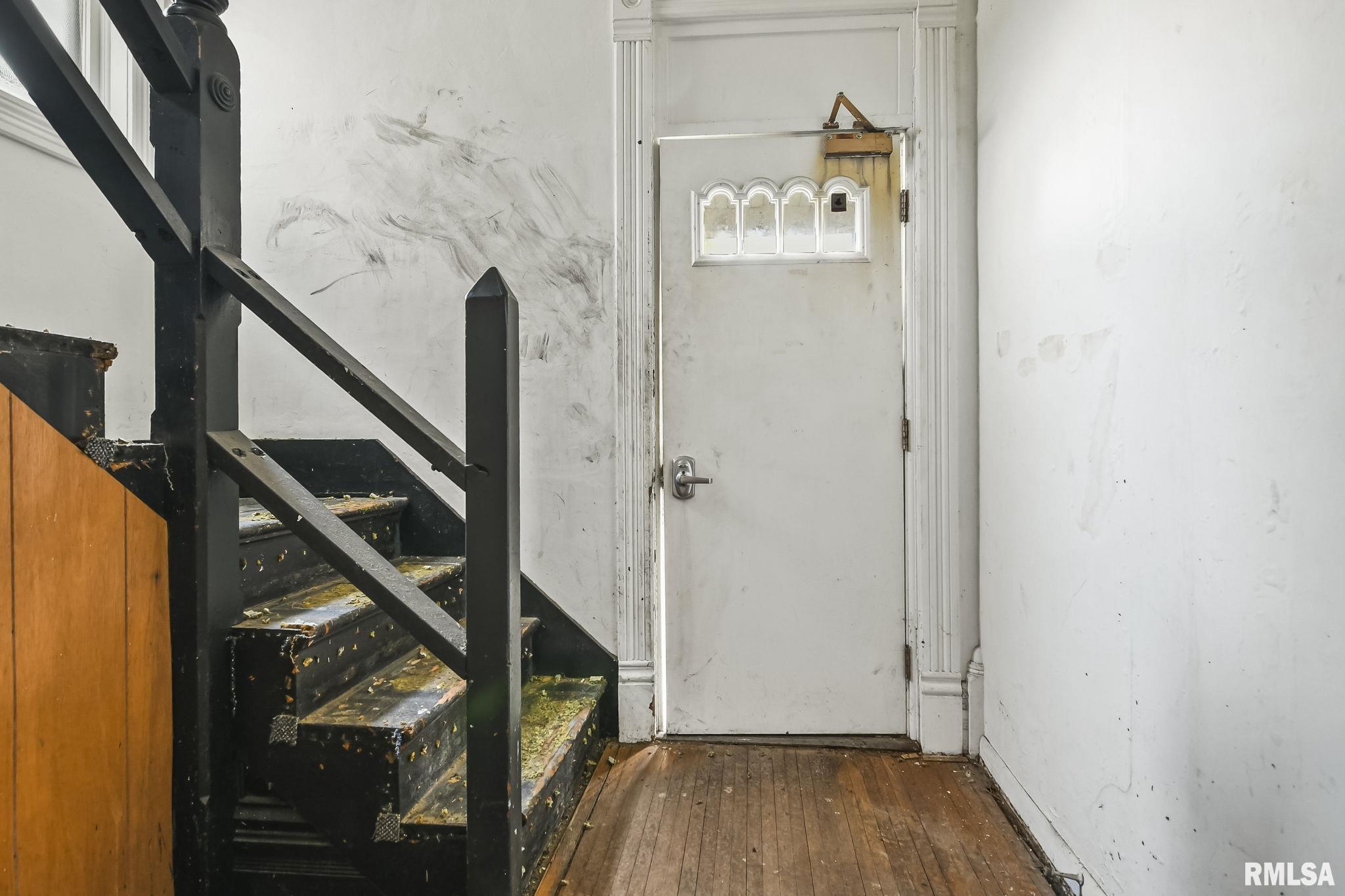 913 South 8th Street Springfield, IL 62703 - Photo 4 of 39