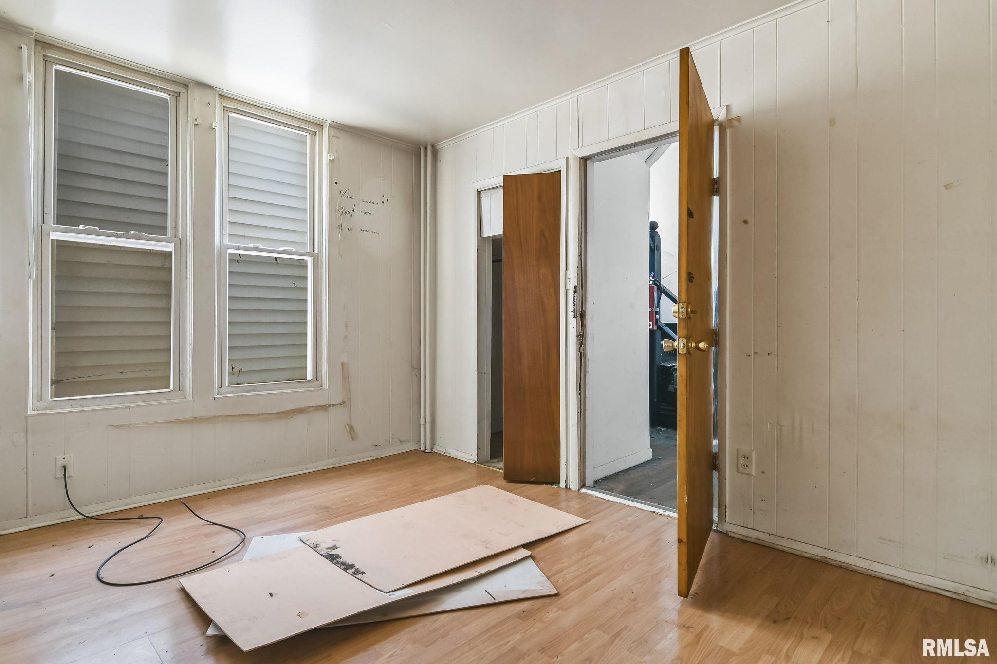 913 South 8th Street Springfield, IL 62703 - Photo 9 of 39