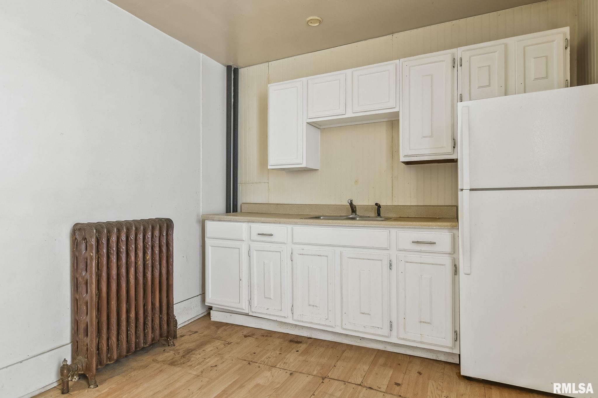 913 South 8th Street Springfield, IL 62703 - Photo 10 of 39