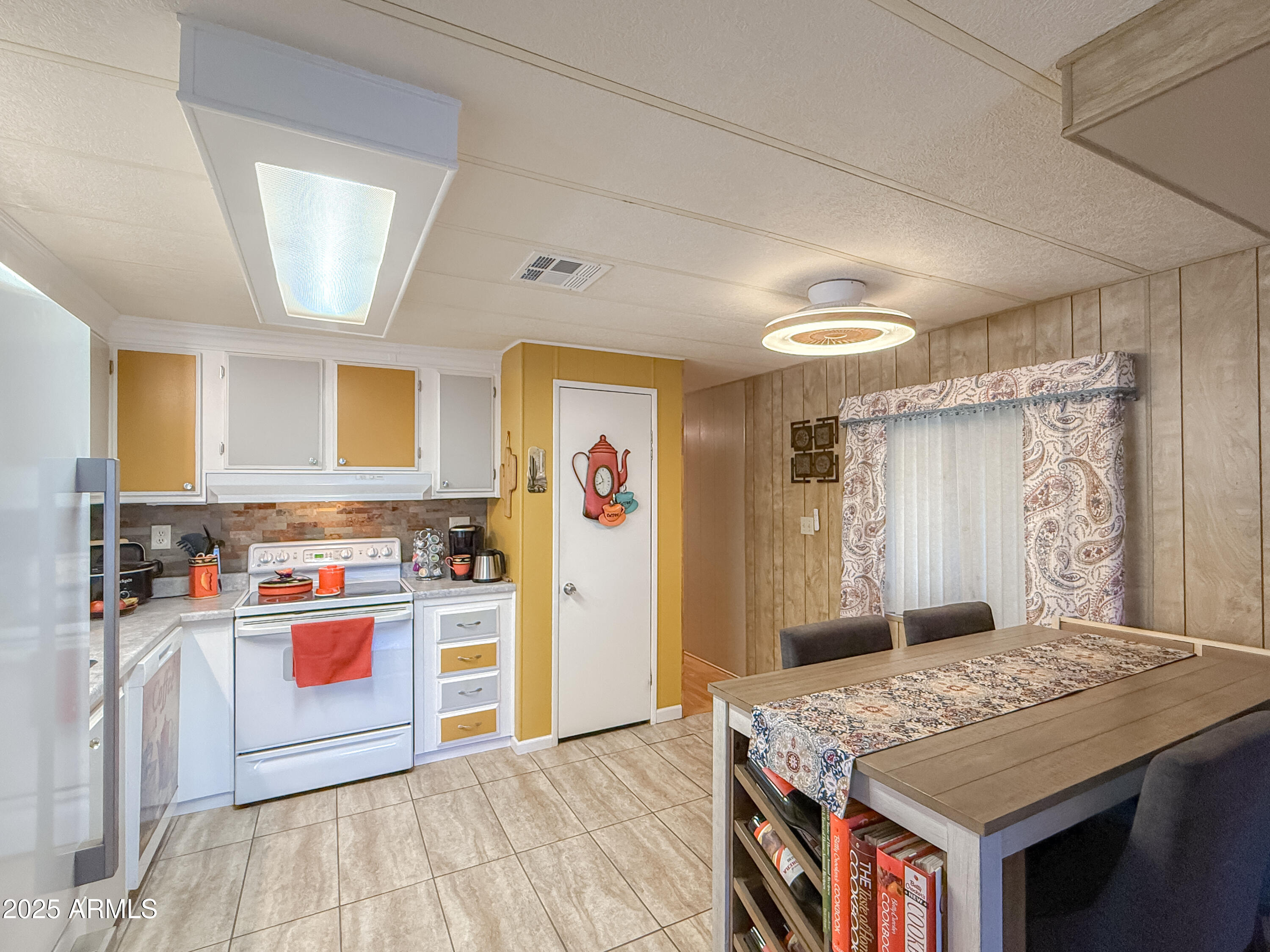 661 North Hawes Road, Unit 34 Mesa, AZ 85208 - Photo 6 of 19 Open Kitchen