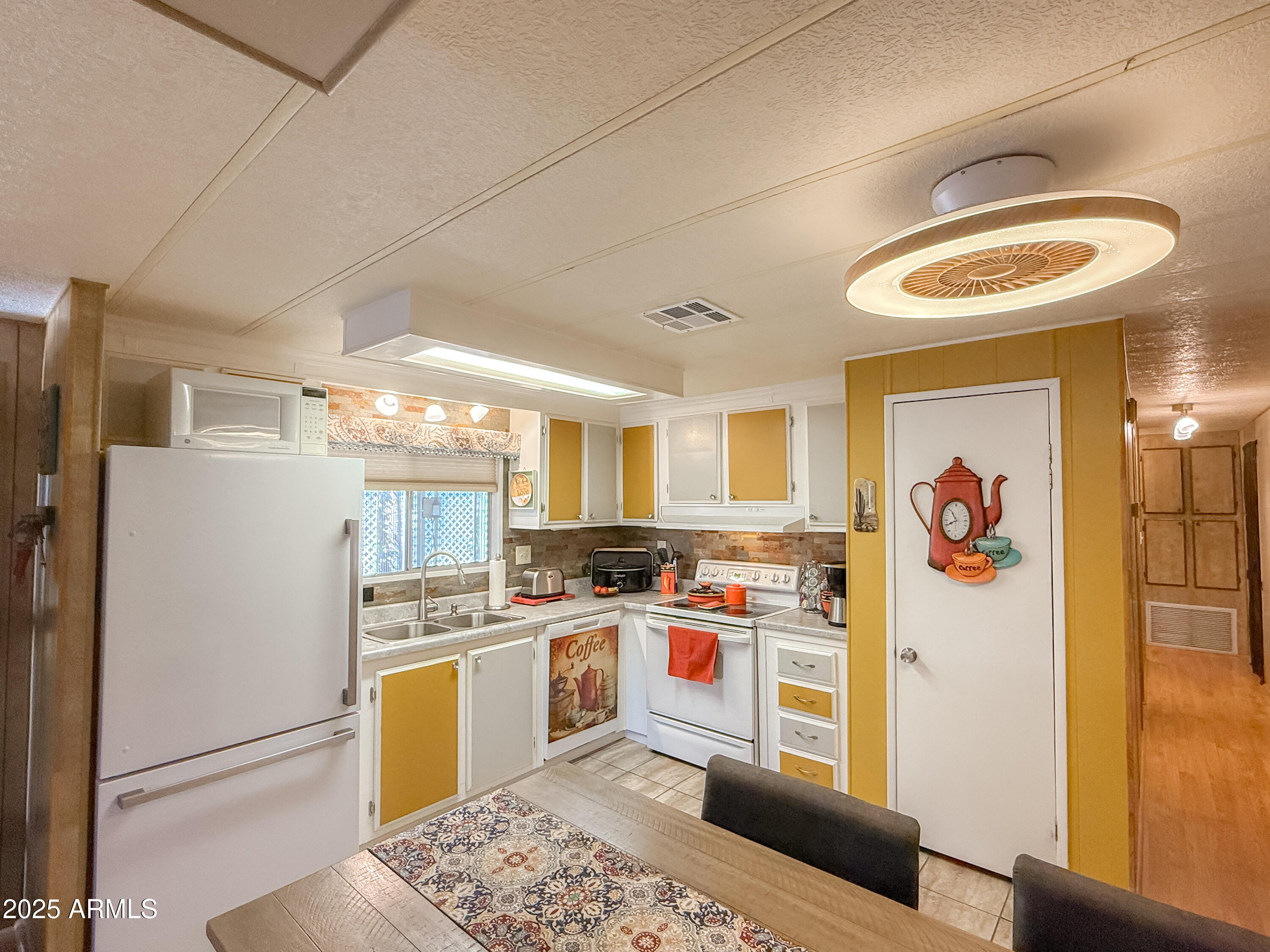 661 North Hawes Road, Unit 34 Mesa, AZ 85208 - Photo 7 of 19 Kitchen