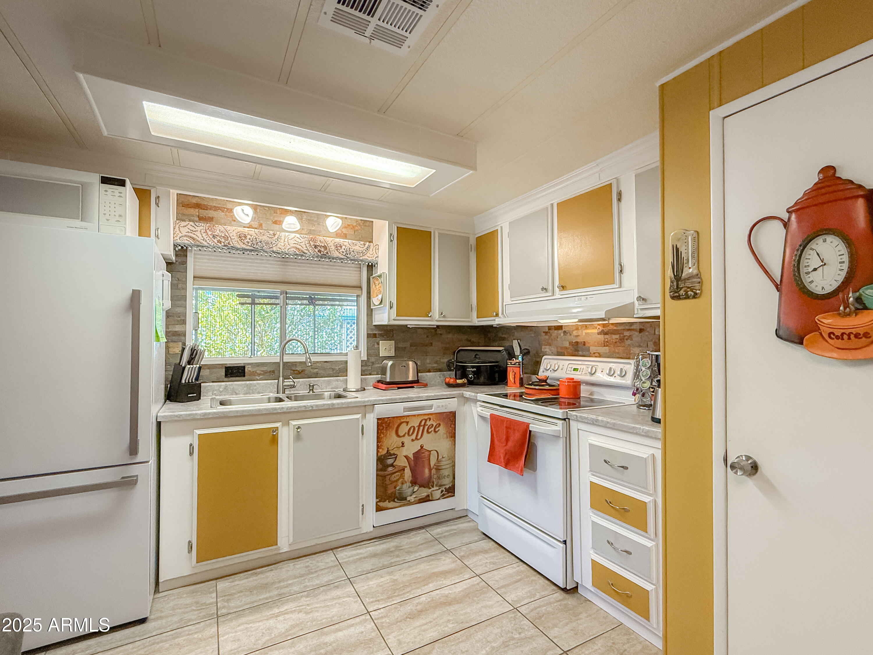 661 North Hawes Road, Unit 34 Mesa, AZ 85208 - Photo 8 of 19 Kitchen Pantry