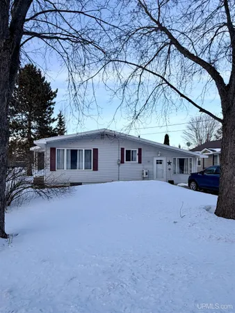 $279,900 | 219 West Fairbanks Street, Marquette, MI 49855