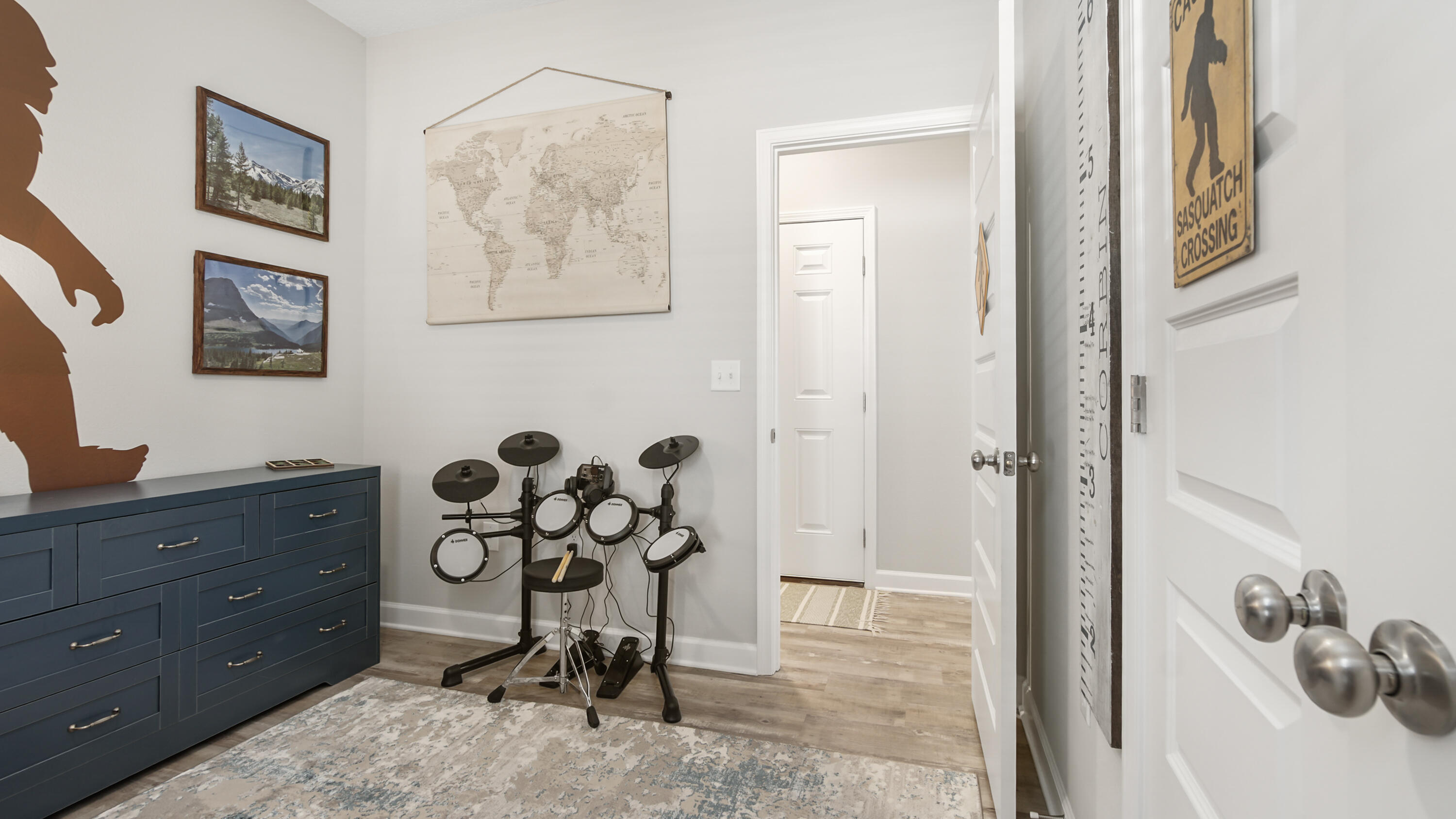 50 Jessica Court Freeport, FL 32439 - Photo 11 of 52 a view of a hallway with workspace