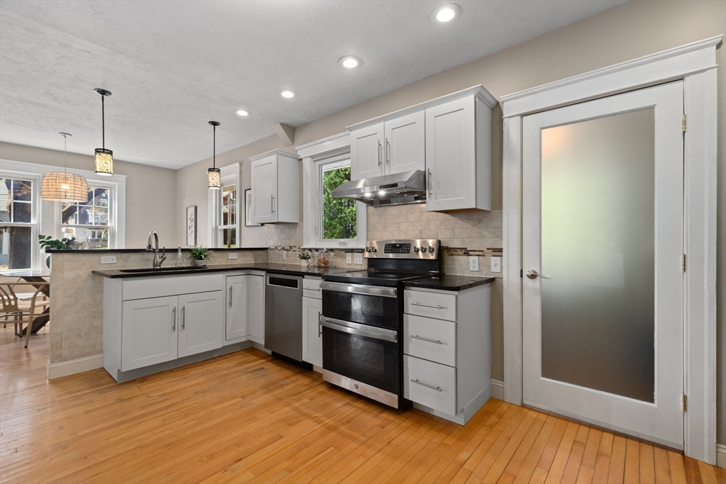 10 Neptune Road Worcester, MA 01605 - Photo 11 of 31