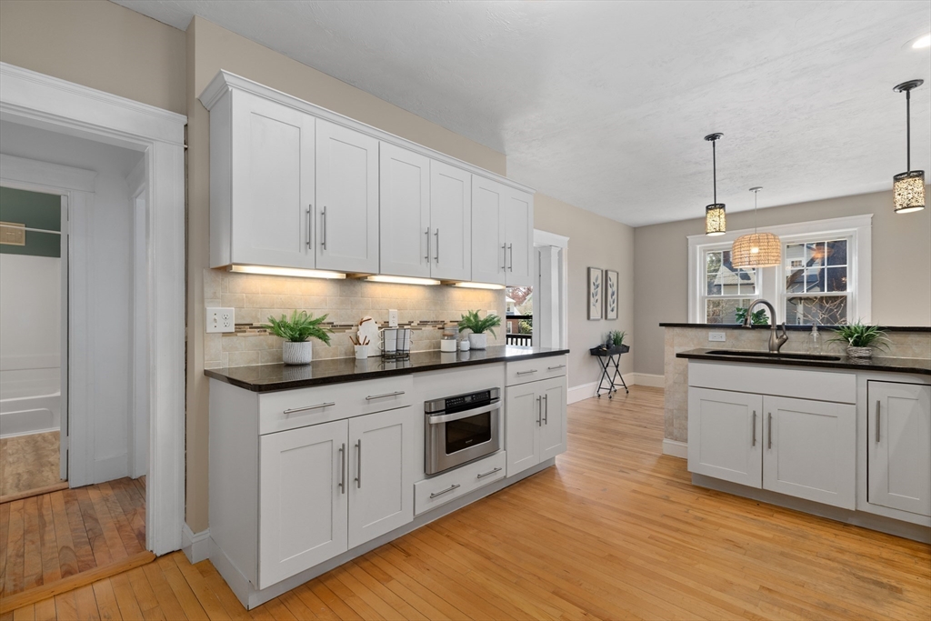 10 Neptune Road Worcester, MA 01605 - Photo 12 of 31