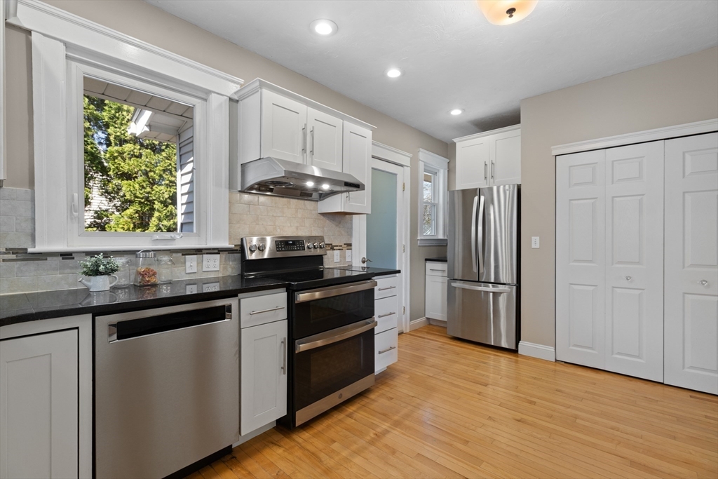 10 Neptune Road Worcester, MA 01605 - Photo 13 of 31