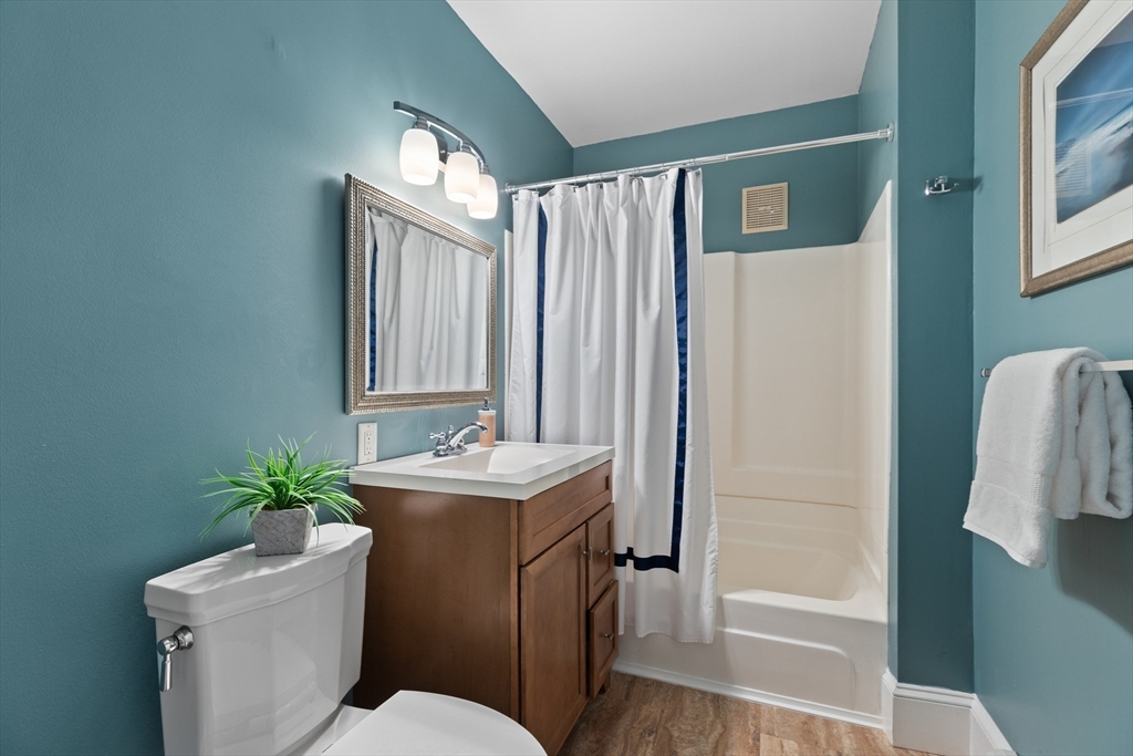 10 Neptune Road Worcester, MA 01605 - Photo 16 of 31