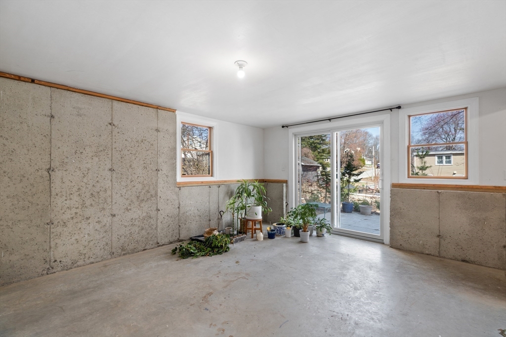 10 Neptune Road Worcester, MA 01605 - Photo 28 of 31