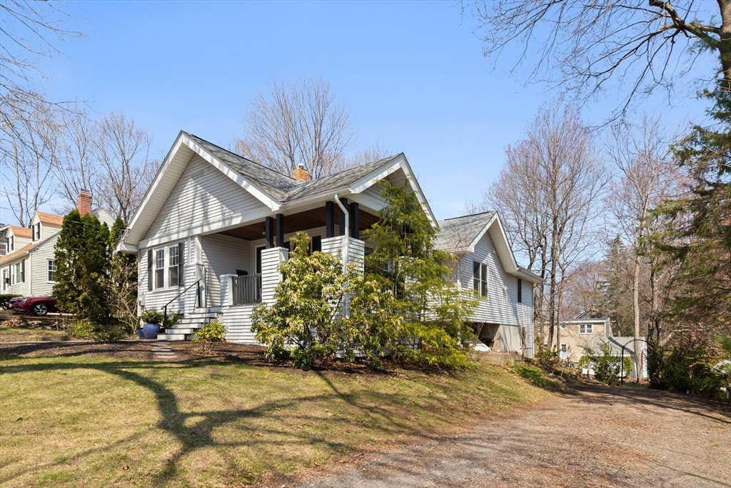 10 Neptune Road Worcester, MA 01605 - Photo 3 of 31