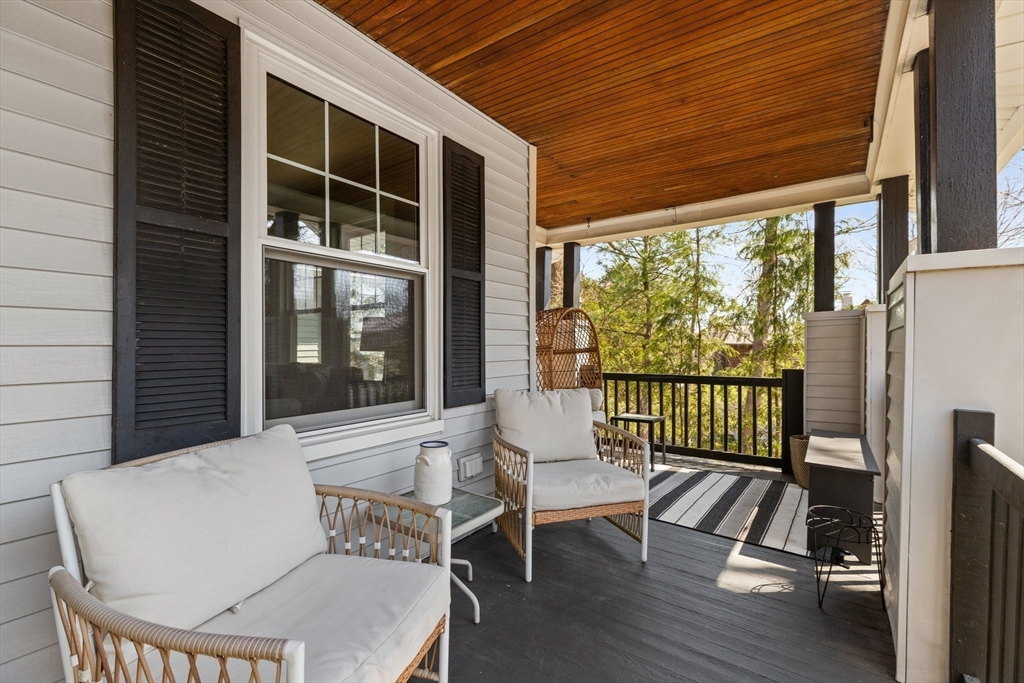 10 Neptune Road Worcester, MA 01605 - Photo 4 of 31